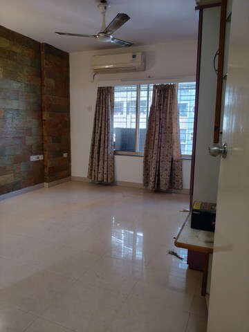 Room in 3 BHK Apartment at Serenity Complex, Andheri West – for Rent