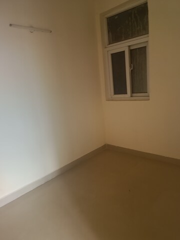 Room in 2 BHK Apartment at Amrapali Silicon City, Sector 76 – for Sale