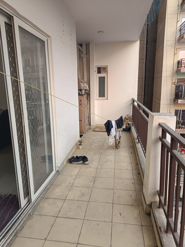 Balcony, amrapali-silicon-city 3 Bedroom 1475 Sq.Ft. Apartment In Sector 76 Noida 8151806