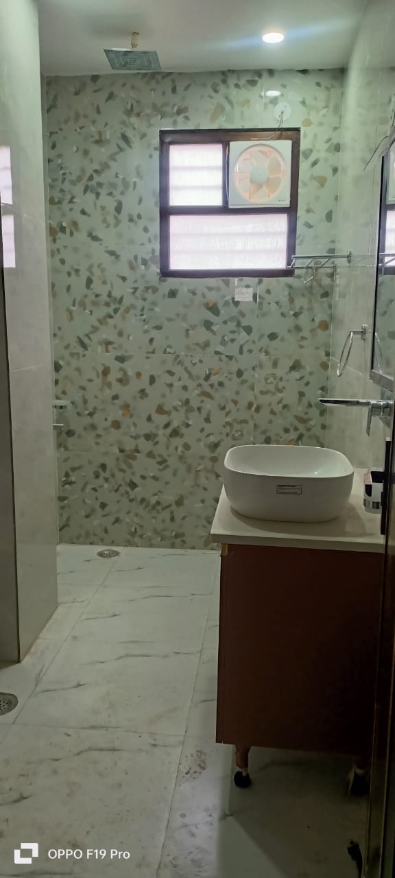 3 BHK + Pooja Room 1570 Sq.Ft. Builder Floor in BPTP Park Central