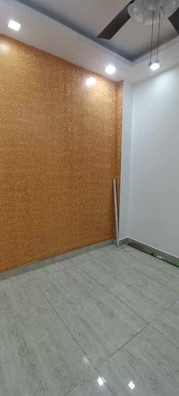 Room in 2.5 BHK Builder Floor at Govindpuri – for Rent