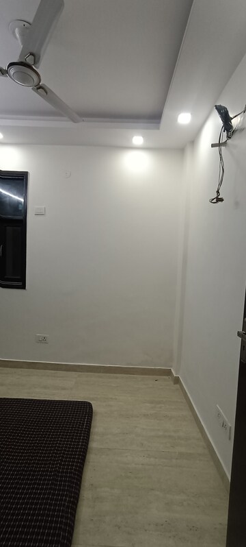 Room in 2.5 BHK Builder Floor at Govindpuri – for Rent