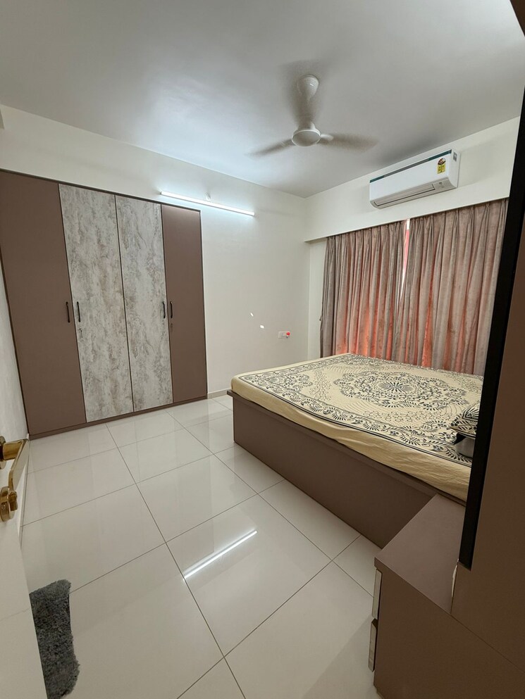 Bedroom, godrej-emerald 3 Bedroom 1033 Sq.Ft. Apartment In Ghodbunder Road Thane 8151827