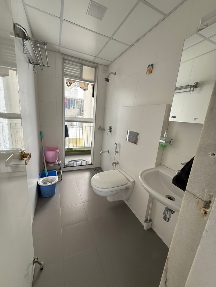 Bathroom, godrej-emerald 3 Bedroom 1033 Sq.Ft. Apartment In Ghodbunder Road Thane 8151827