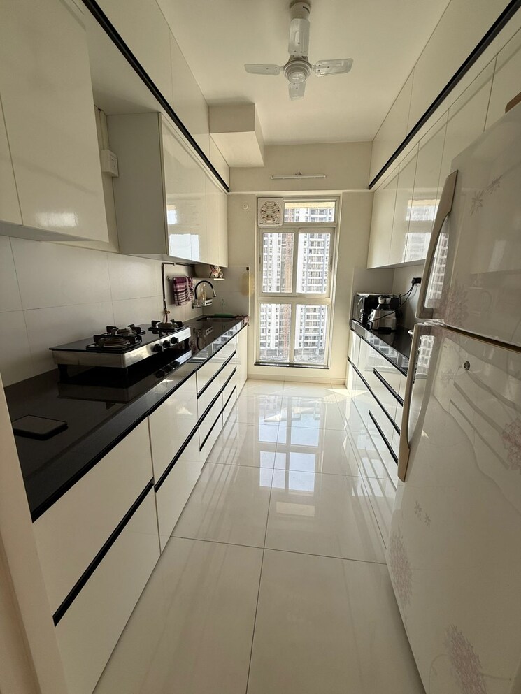 Kitchen, godrej-emerald 3 Bedroom 1033 Sq.Ft. Apartment In Ghodbunder Road Thane 8151827
