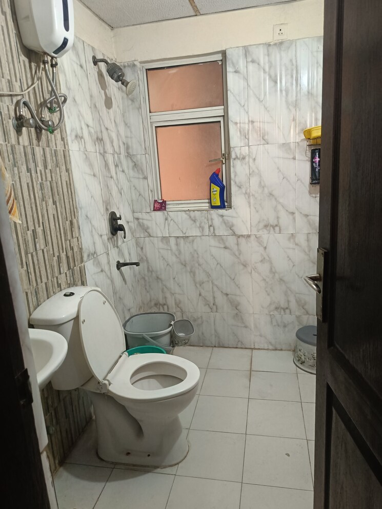 Bathroom, amrapali-silicon-city 2 Bedroom 1180 Sq.Ft. Apartment In Sector 76 Noida 8151829