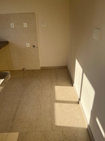 Room in 2 BHK Apartment at Piramal Vaikunth, Balkum Pada – for Rent