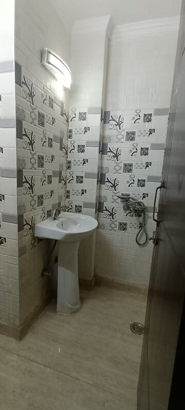 Bathroom in 2.5 BHK Builder Floor at Govindpuri – for Rent