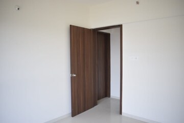 Room in 4 BHK Apartment at Mantra Monarch, Balewadi – for Rent