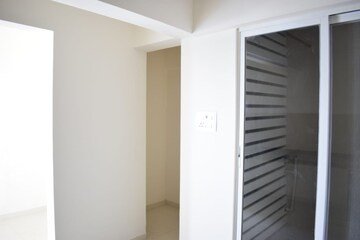 Room in 4 BHK Apartment at Mantra Monarch, Balewadi – for Rent