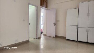 Room in 2 BHK Apartment at Parsvnath Majestic Floors, Vaibhav Khand – for Rent