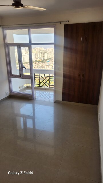 Room in 2 BHK Apartment at Parsvnath Majestic Floors, Vaibhav Khand – for Rent