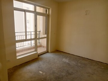 Room in 3.5 BHK Apartment at Jaypee Kensington Heights, Sector 133 – for Sale