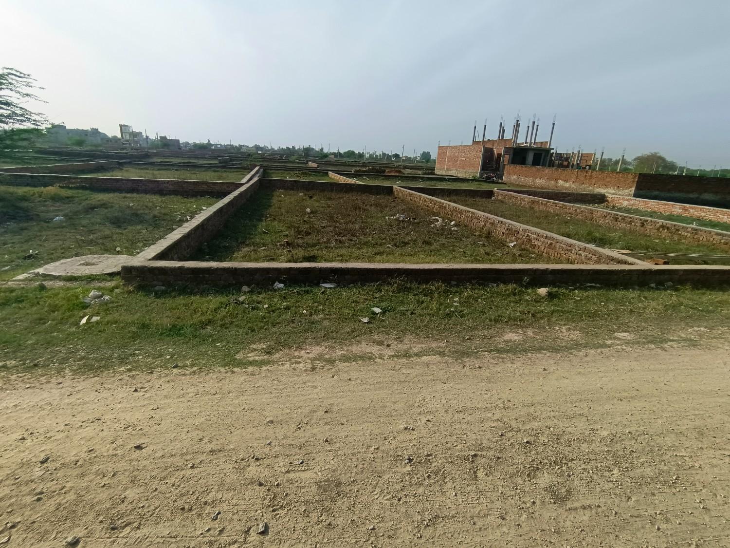 Plot For Sale in Rasoolpur Kayastha Proper