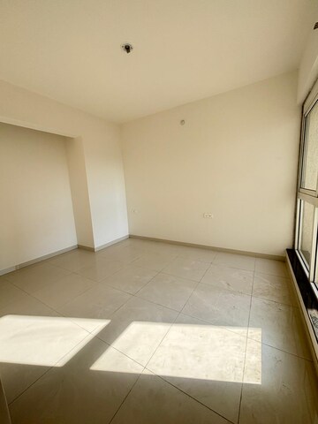 Room in 1.5 BHK Apartment at Godrej Emerald, Ghodbunder Road – for Sale