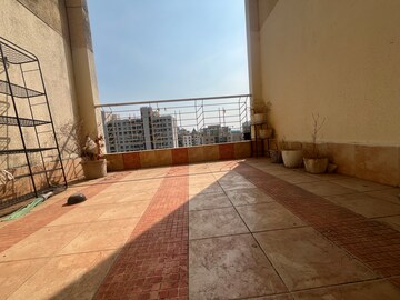 Room in 2 BHK Apartment at Paranjape Crystal Garden, Baner – for Rent