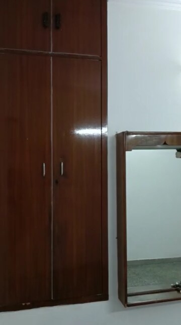 Room in 1 RK Apartment at Mayur Vihar 1 – for Rent