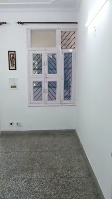Room in 1 RK Apartment at Mayur Vihar 1 – for Rent