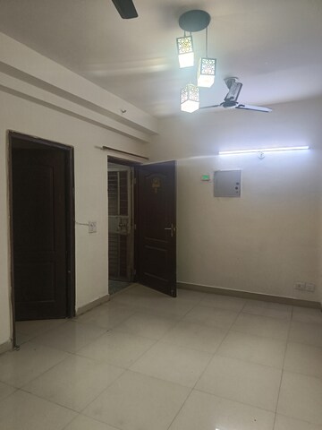 Room in 2 BHK Apartment at Gardenia Golf City, Sector 75 – for Sale