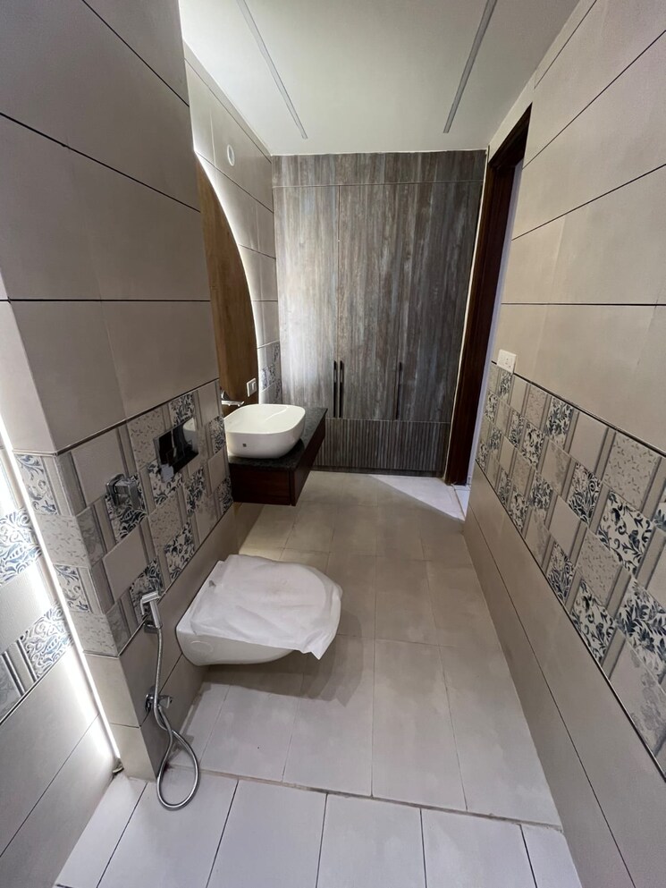Bathroom, patiala road 3 Bedroom 1800 Sq.Ft. Apartment In Patiala Road Zirakpur 8152025