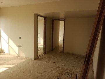 Room in 3 BHK Apartment at Khar West – for Sale
