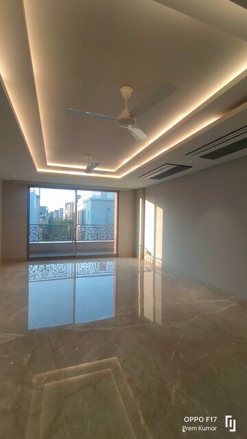 Room in 3 BHK Builder Floor at Defence Colony – for Sale