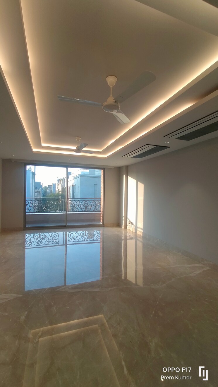 Room, defence colony 3 Bedroom 2000 Sq.Ft. Builder Floor In Defence Colony Delhi 8152072