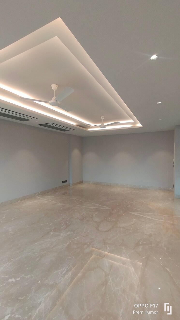 Room, defence colony 3 Bedroom 2000 Sq.Ft. Builder Floor In Defence Colony Delhi 8152072