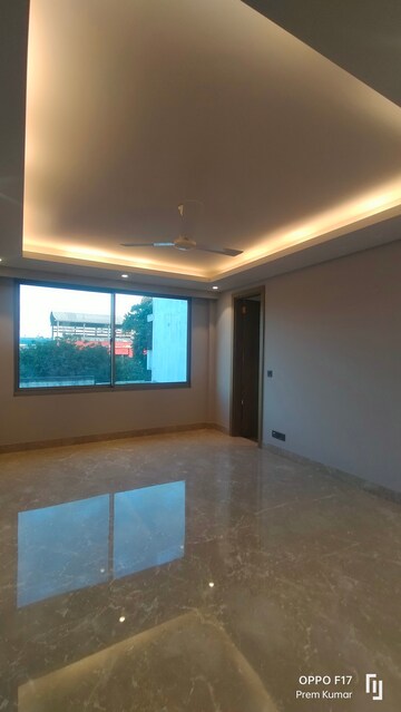 Room in 3 BHK Builder Floor at Defence Colony – for Sale