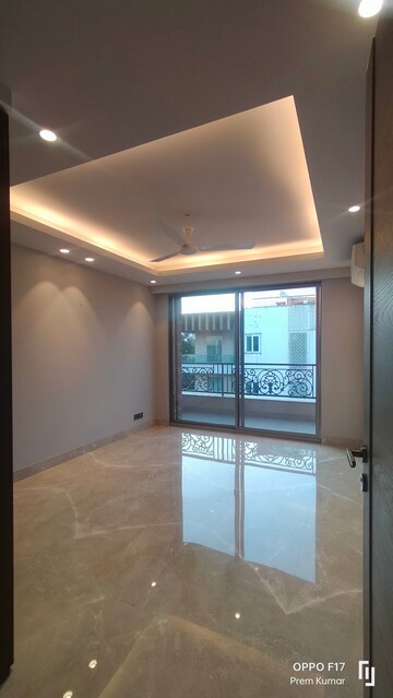 Room in 3 BHK Builder Floor at Defence Colony – for Sale