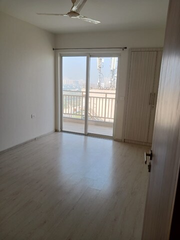 Room in 3 BHK Apartment at M3M Flora 68, Sector 68 – for Rent