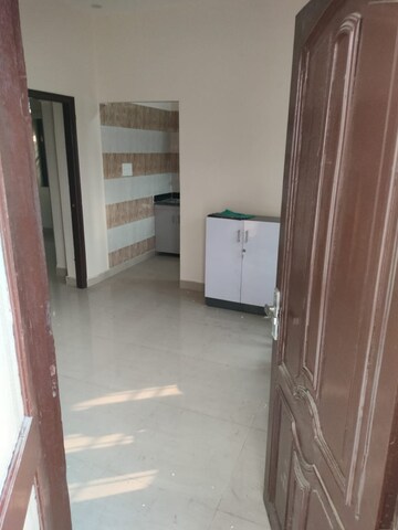 Room in 3 BHK Builder Floor at Nehrugram – for Rent