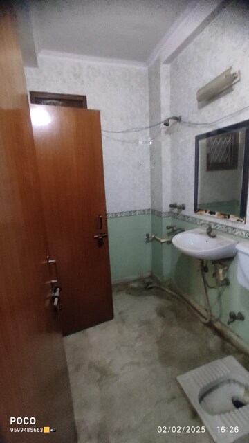 Bathroom in 3.5 BHK Builder Floor at Mehrauli – for Rent