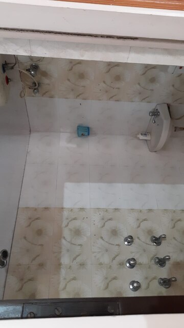 Master Bedroom in 2 BHK Independent House at Gomti Nagar – for Rent