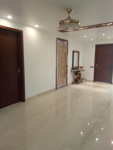 Room in 4 BHK Builder Floor at DLF Building 10, Dlf Phase ii – for Rent