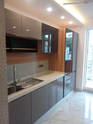 Kitchen in 4 BHK Builder Floor at DLF Building 10, Dlf Phase ii – for Rent