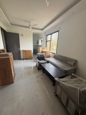 Living Room in 2 BHK Builder Floor at Sector 52 – for Rent