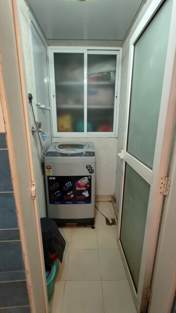 Furnished Amenities in 3 BHK Apartment at Lodha Amara, Kolshet Road – for Sale