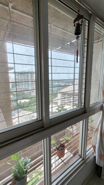 Room in 3 BHK Apartment at Lodha Amara, Kolshet Road – for Sale