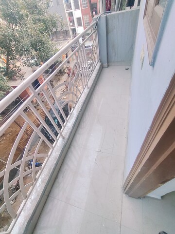 Balcony in 1 RK Builder Floor at SS 100, Sector 49 – for Rent