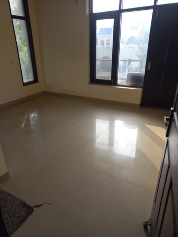 Room in 3 BHK Builder Floor at SS Mayfield Gardens, Sector 51 – for Rent