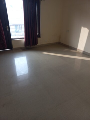 Room in 3 BHK Builder Floor at SS Mayfield Gardens, Sector 51 – for Rent