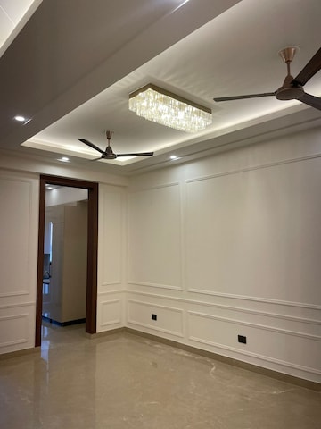 Building Lobby in 4 BHK Builder Floor at Unitech South City 1, South City 1 – for Rent