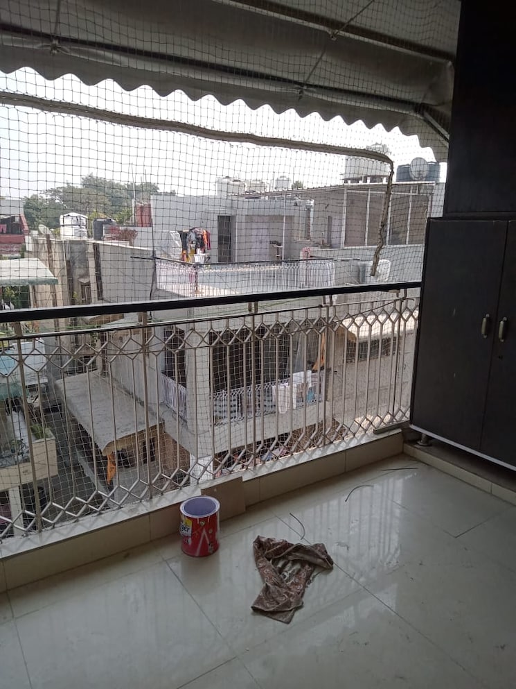 Balcony, paschim vihar 2.5 Bedroom 100 Sq.Yd. Apartment In Paschim Vihar Delhi 8152206