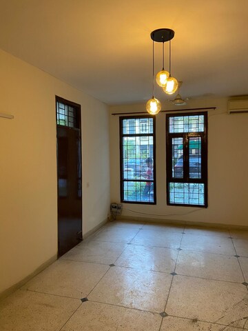Room in 3 BHK Builder Floor at Unitech South City II, Sector 50 – for Rent
