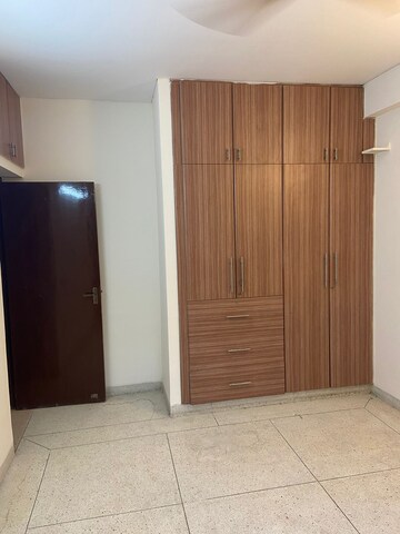 Room in 3 BHK Builder Floor at Unitech South City II, Sector 50 – for Rent