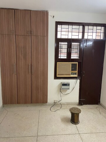 Room in 3 BHK Builder Floor at Unitech South City II, Sector 50 – for Rent