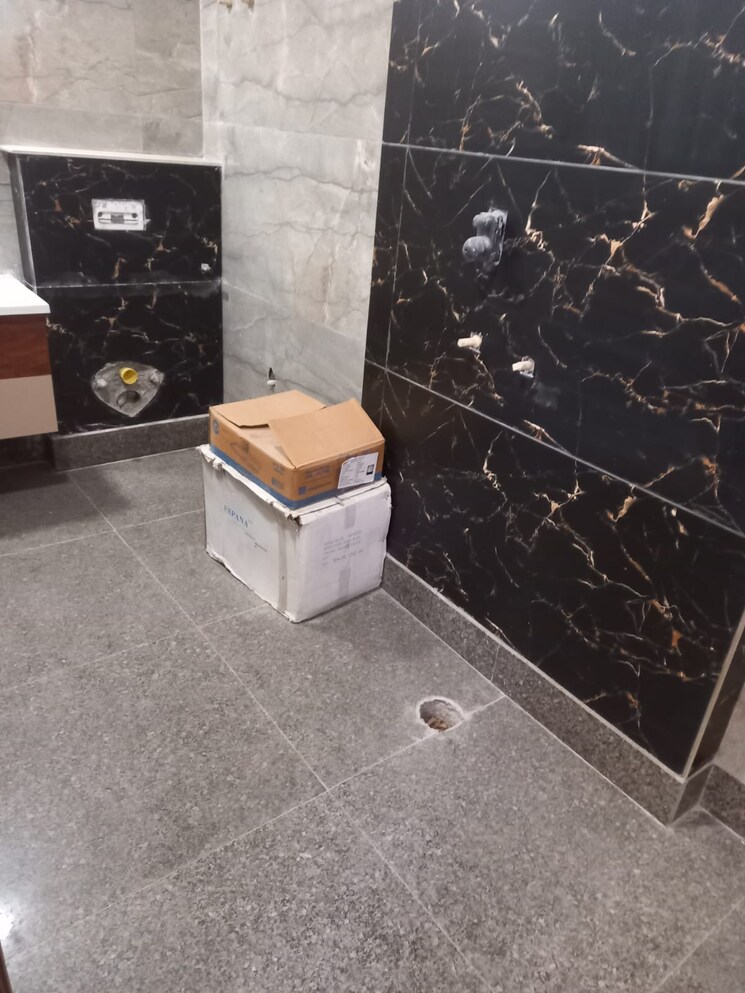 Bathroom, paschim vihar 2.5 Bedroom 84 Sq.Yd. Builder Floor In Paschim Vihar Delhi 8152228