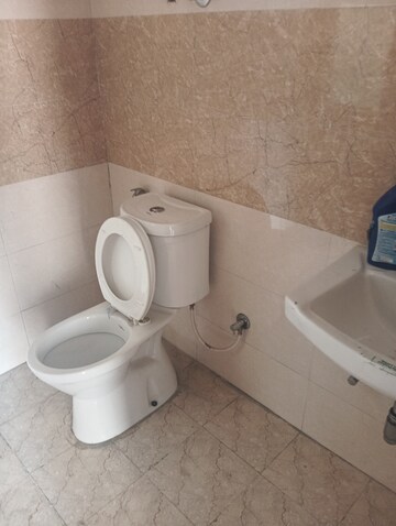 Bathroom in 2.5 BHK Apartment at Amrapali Golf Homes, Sector 4 Greater Noida – for Rent