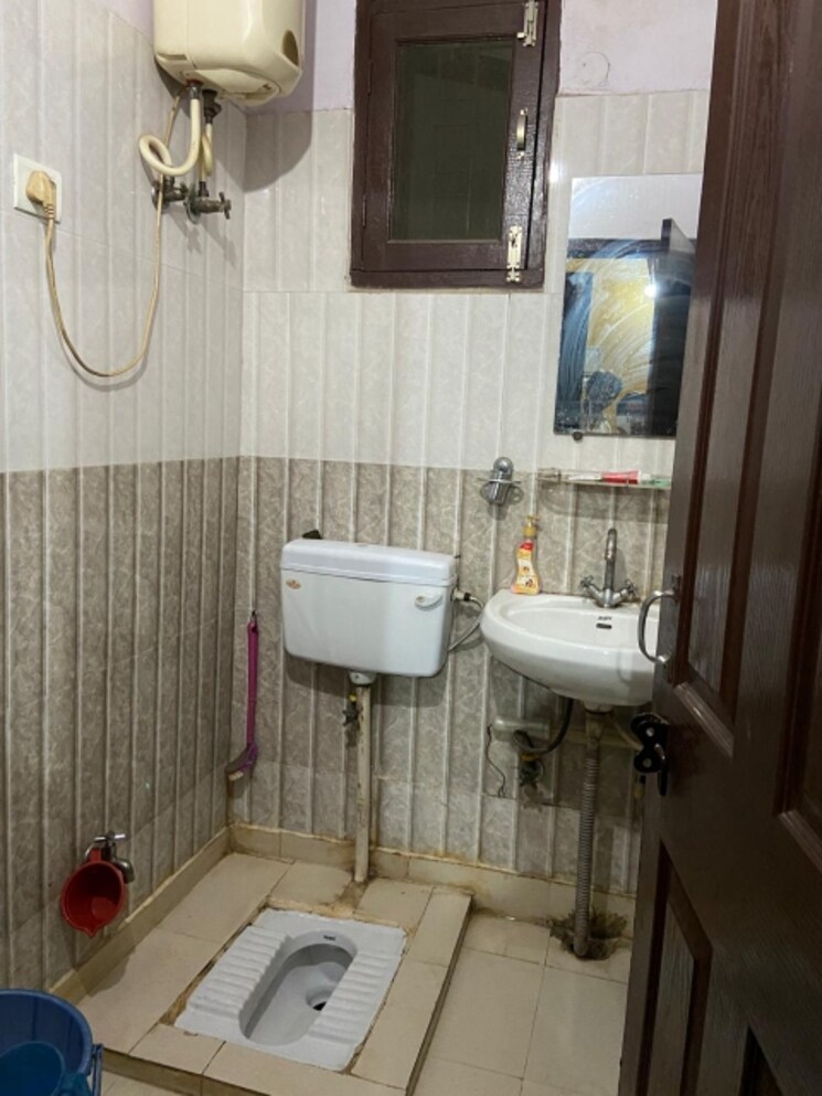 Bathroom, soho-apartments 2 Bedroom 950 Sq.Ft. Builder Floor In Shakti Khand Ghaziabad 8152242